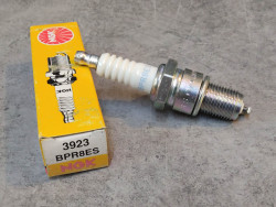 Bougies NGK BPR8ES - 3923
