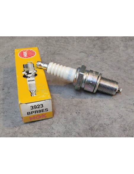 Bougies NGK BPR8ES - 3923