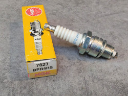 Bougie NGK BPR4HS - 7823