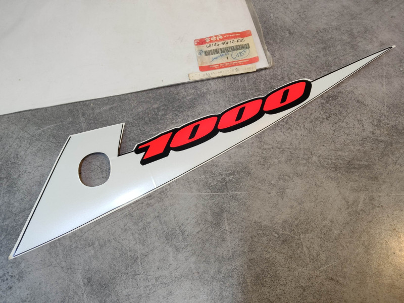 Décor autocollant coté gauche GSXR1000 2001/2002 SUZUKI 68145-40F10-K8S