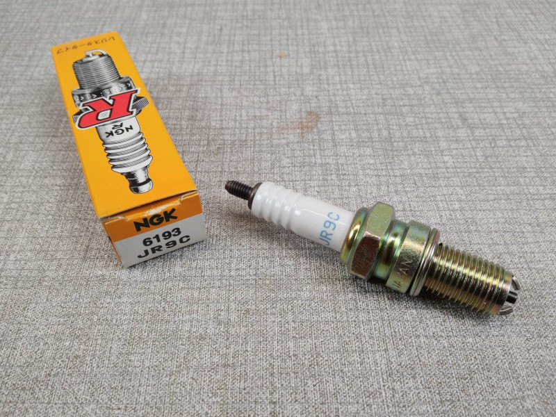 Bougie NGK JR9C 6193 Standard - Pièce Neuve Moto Honda