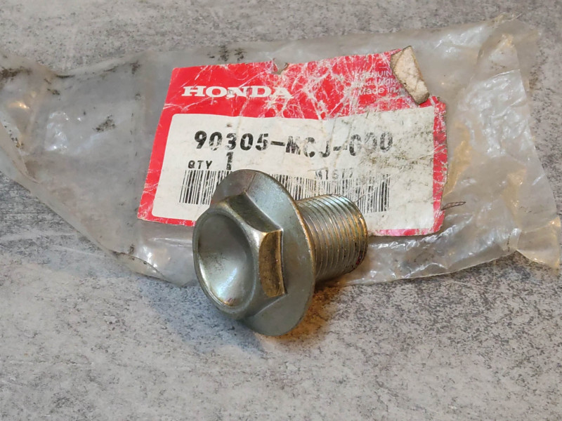 Boulon essieu avant CBR900RR CB1000RR ST1300... HONDA 90305-MCJ-000