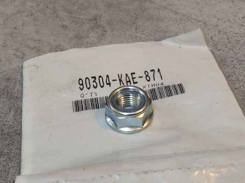 Ecrou 10 mm CBR900 CBR1000 CBR600 VFR800... HONDA 90304-KAE-871