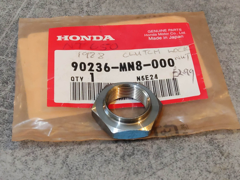 Ecrou 18 mm NTV650 XRV650 NT400 XL400 HONDA 90236-MN8-000