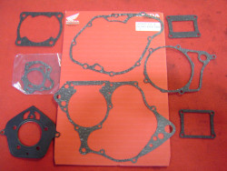 Pochette complète de joints moteur de CR125RC 82 ref remplacement 061A0KA3T00