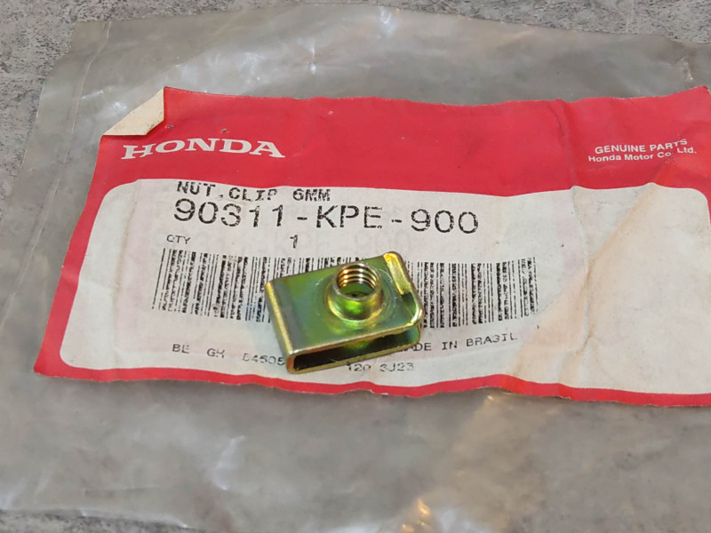 Ecrou agrafe 6 mm XR125 HONDA 90311-KPE-900
