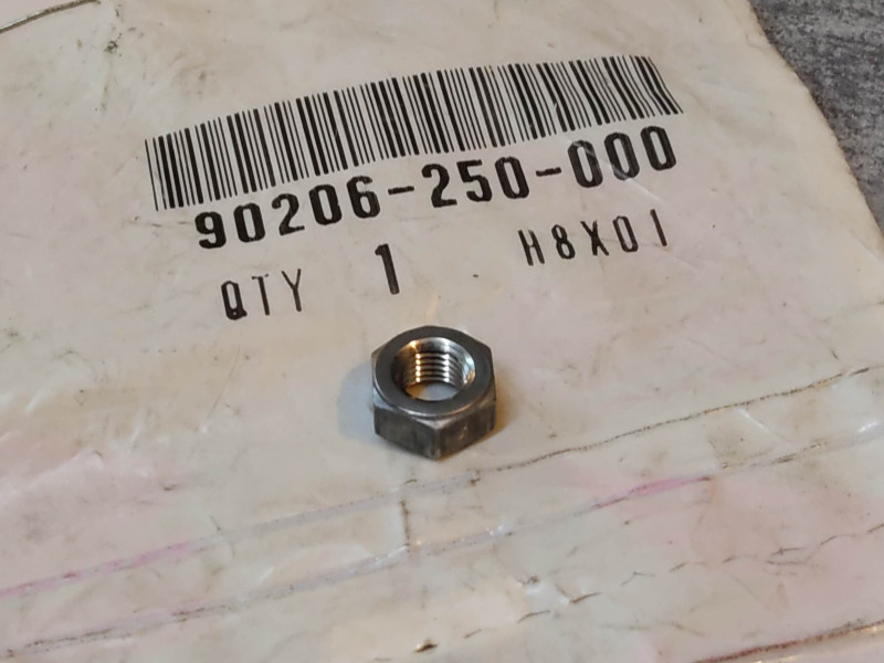 Ecrou blocage vis basculeur HONDA 90206-250-000