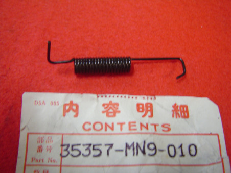 Ressort contacteur stop frein AR Honda NX650 – Réf. 35357MN9010