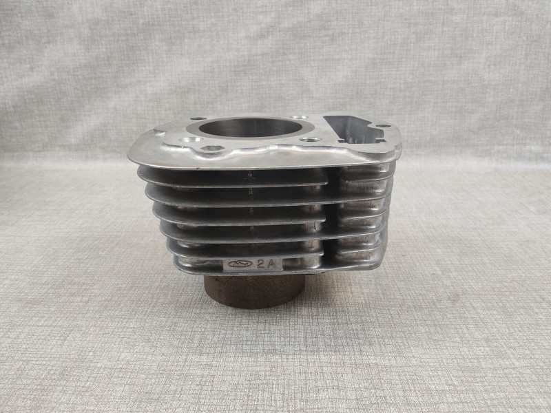 Cylindre neuf XL125 1976 origine HONDA 12100-383-900
