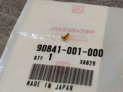 Vis de rivet 1.5x5 mm HONDA 90841-001-000
