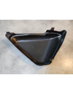 Cache latéral gauche ADAPTABLE rouge foncé CB125S CBS125 HONDA 83640-107-010CMP