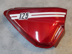 Cache latéral droit ADAPTABLE rouge foncé CB125S CBS125 HONDA 83540-107-010CMP