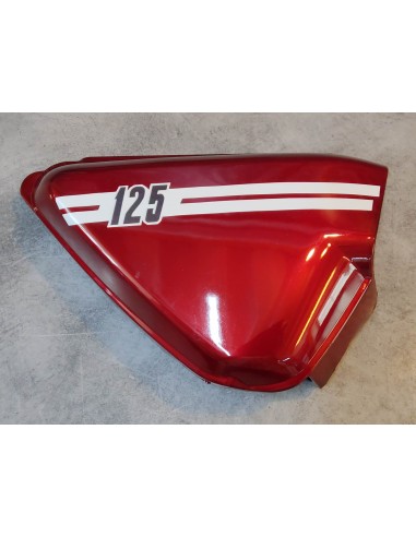 Cache latéral droit ADAPTABLE rouge foncé CB125S CBS125 HONDA 83540-107-010CMP