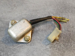 Régulateur OCCASION NON TESTE CBS125 XL125S XL185S HONDA 31600-428-003OCC