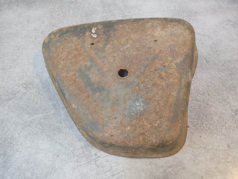 Cache latéral droit OCCASION / rouillé CB/CL 450 K6/K7 HONDA 17231-457-670OCC1