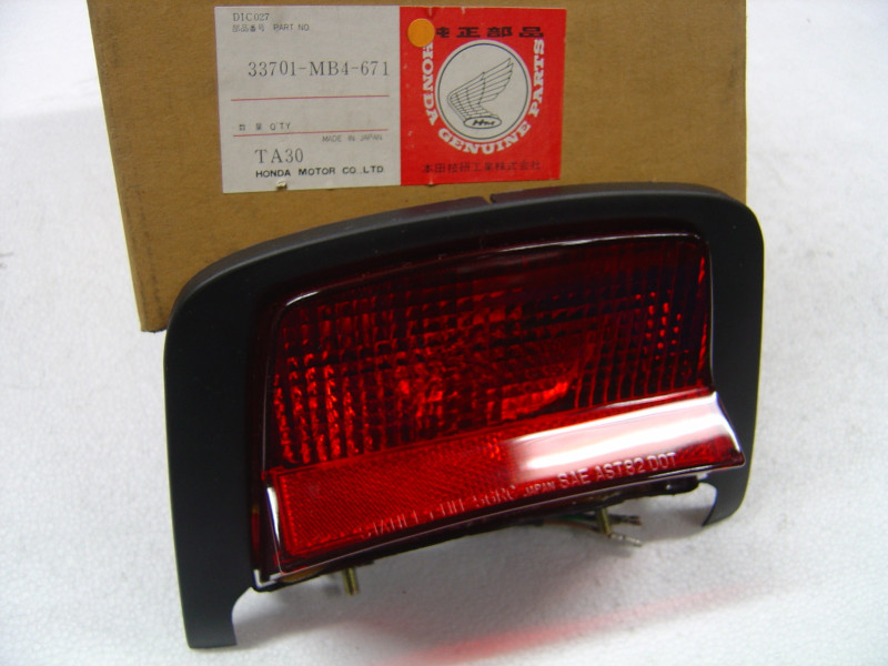Feu Arrière Complet Honda VF1100C 83-85 Réf. 33701MB4671