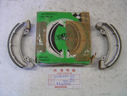 UNE machoire de frein adaptable de divers HONDA ex: Cr450r  CR480r 82-83 XR25