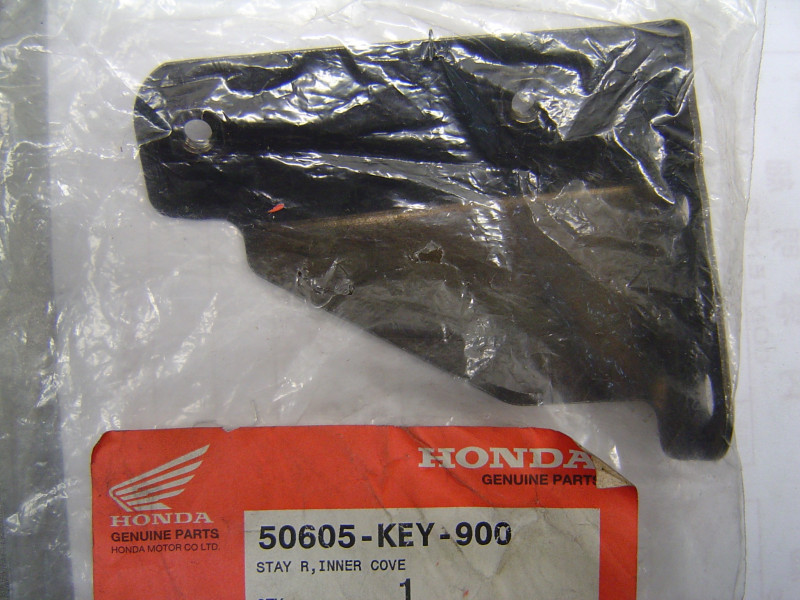 Support Repose-Pieds Avant Droit Honda FES125 – Réf. 50605KEY900