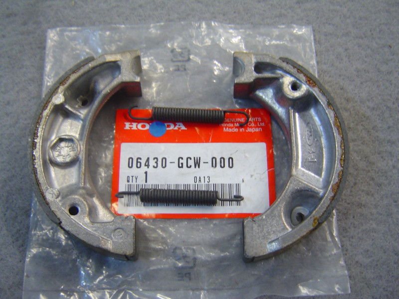 Jeu Mâchoires Frein Honda NPS50 NSS250 - Réf 06430GCW000