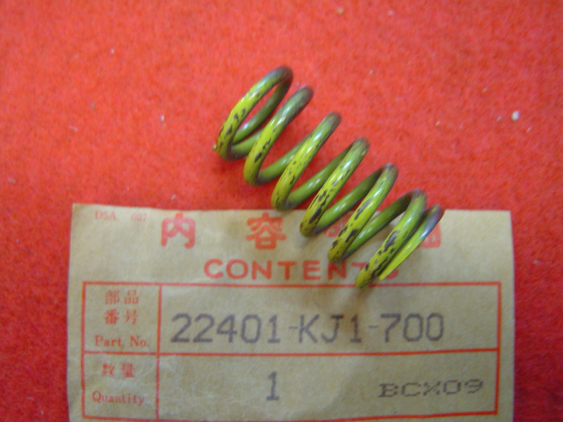 Ressort d'embrayage Honda MTX200 RWF - Réf. 22401KJ1700