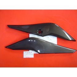 Kit Cache Latéral Selle Look Carbone Honda – Réf. 08F63KYJ800A