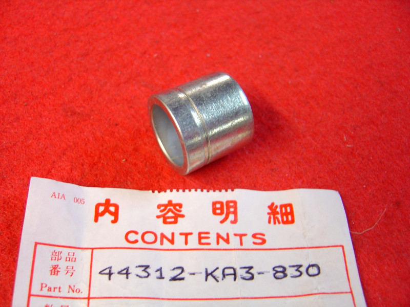 Entretoise roue avant droite Honda CR – Réf. 44312KA3830