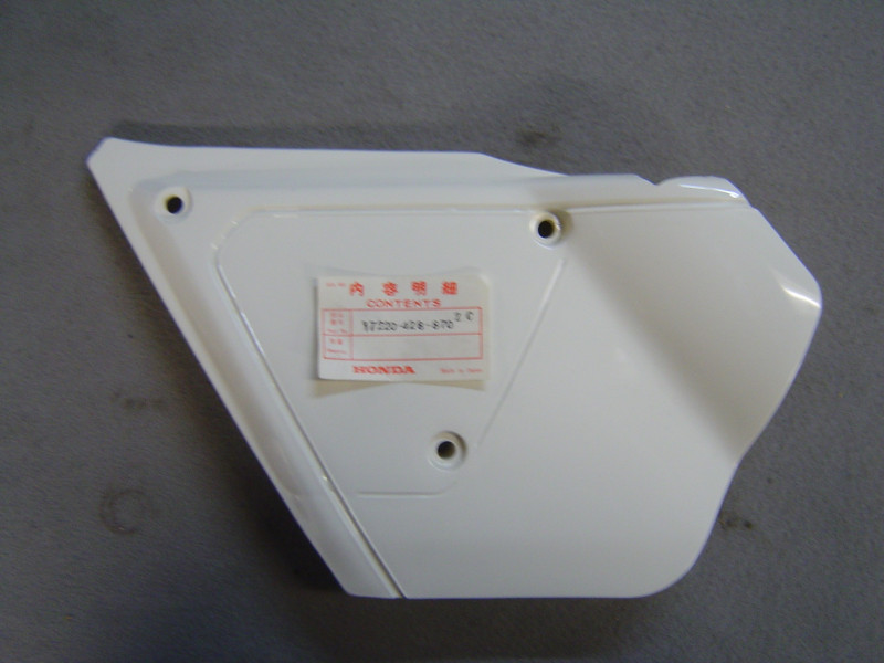 Cache latéral gauche Honda XL250SA NH24 - Réf. 17220-428-870ZC