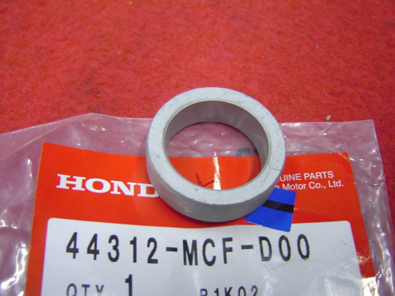 Entretoise gauche roue avant Honda - Réf. 44312MCFD00