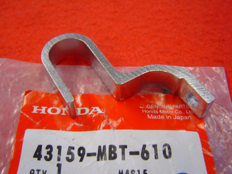 Guide Durit Frein AR Bras Oscillant Honda XL1000V - 43159MBT610
