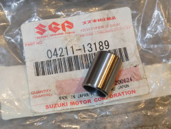 Goupille / pion de centrage (PIN) 10.4x13x18 mm SUZUKI 04211-13189