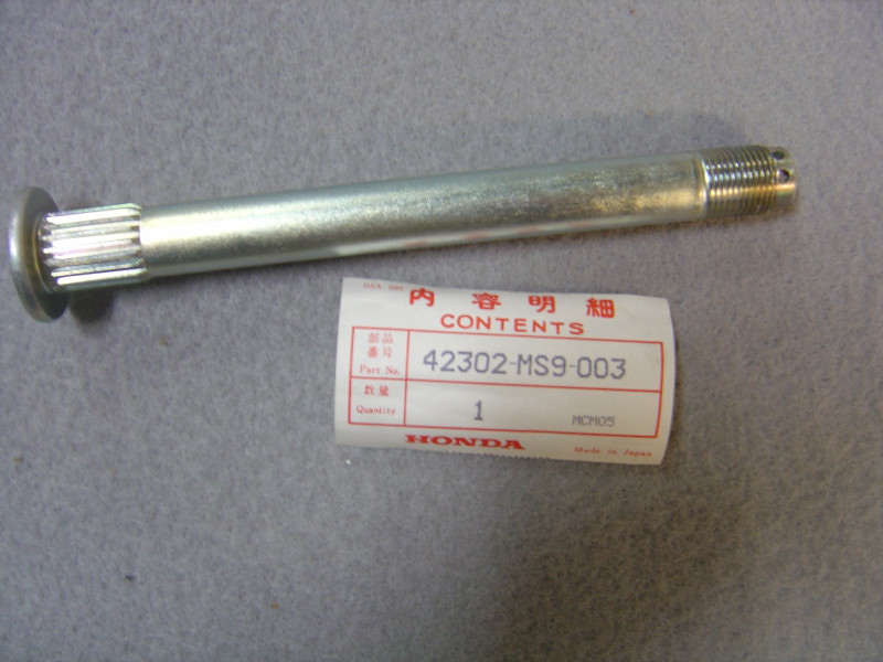 Axe de roue Honda NTV650 1988-1997 - Réf. 42302MS9003