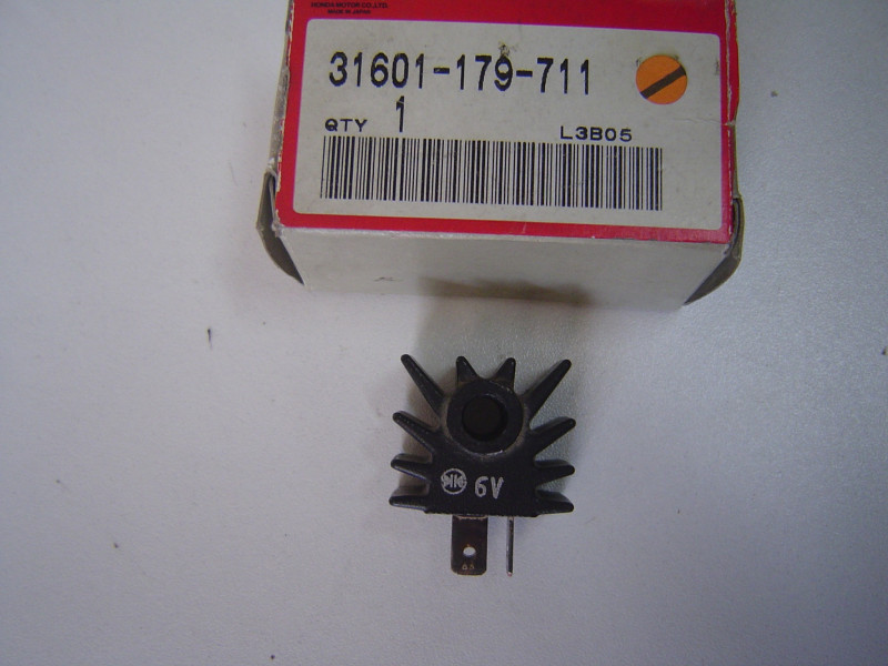 Rectifieur Honda 31601-179-711 C70 PX50 PXR50 neuf