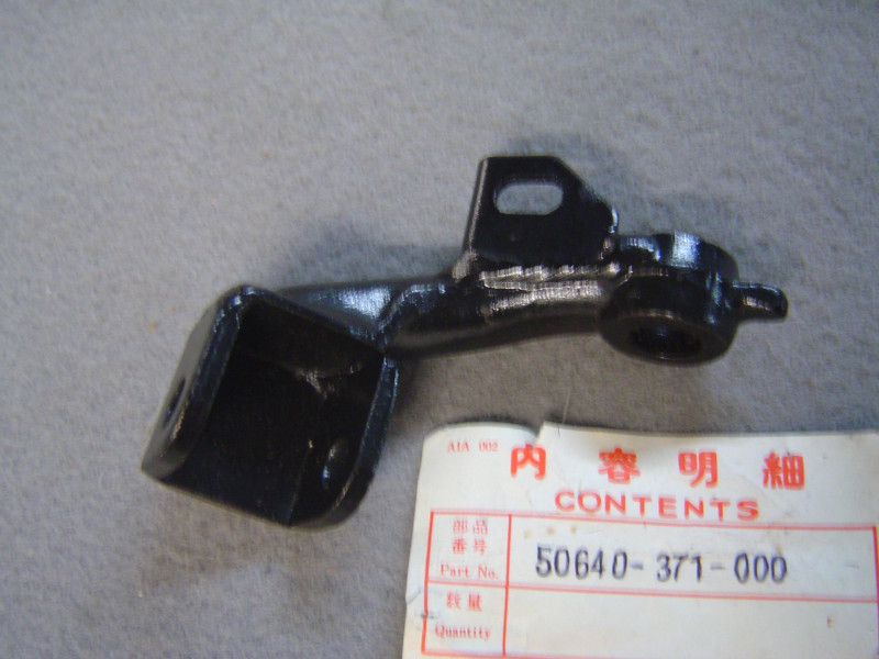 Support repose-pied avant gauche Honda GL1000 Gold Wing NOS