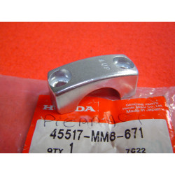 Bride Maître-Cylindre AV Honda VT1100C – Réf. 45517MM8671