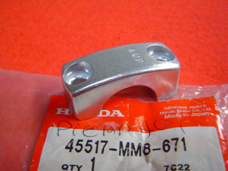 Bride Maître-Cylindre AV Honda VT1100C – Réf. 45517MM8671