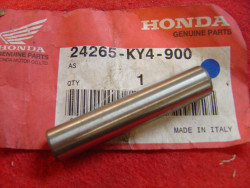 Axe de fourchette centrale de boite de CRM125 90/99 NSR125 89/01