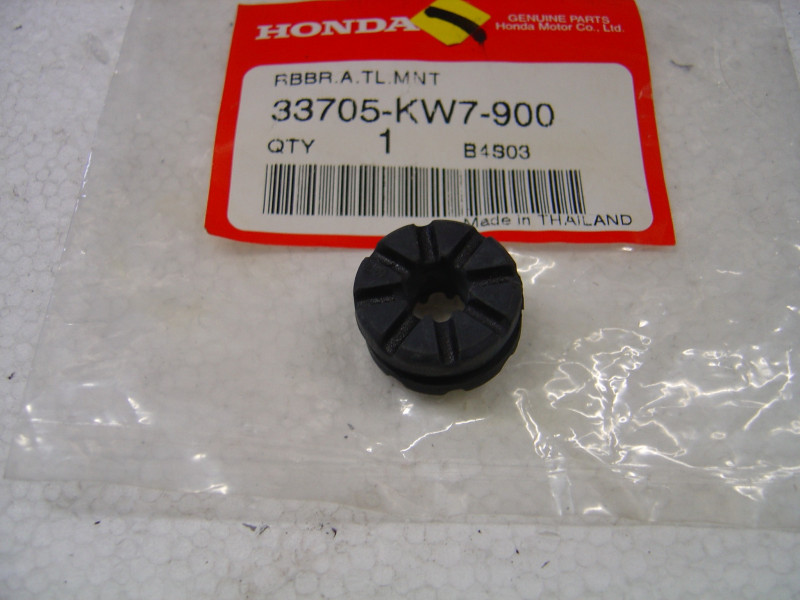 Silentbloc feu arrière Honda – Réf. 33705KW7900