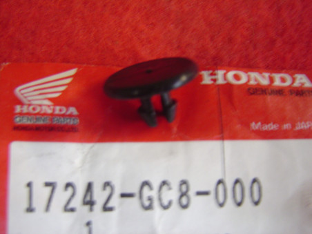 Rivet plastique filtre à air Honda Lead 80 - Réf. 17242GC8000