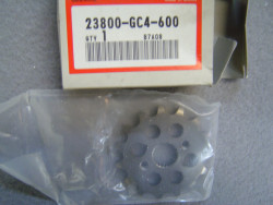 Pignon de sortie de boite 15dts de CR80R 86/02 CR85R 03/07 idem 23800GCFA20