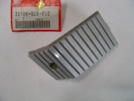 Cache gauche montage phare Honda – Réf. 33106GC8000