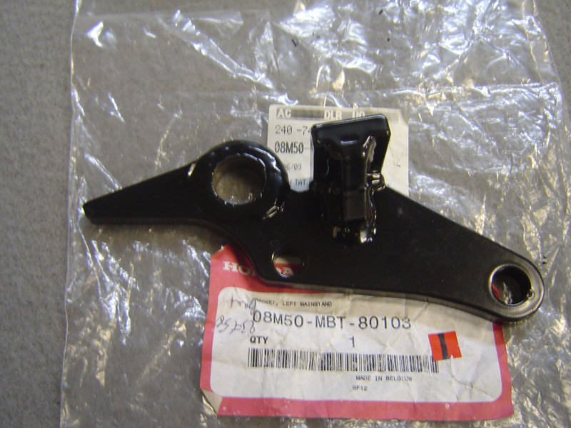Support gauche béquille centrale Honda XL1000V | 08M50MBT80103
