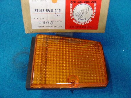 Cache AV gauche orange Honda CH125 NH125 83 - Réf. 33106KG8610