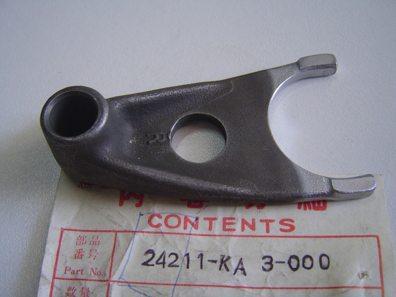 Fourchette boîte droite Honda CR125 81 - Réf 24211KA3000