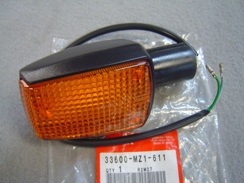 Clignotant AR droit Honda CB1000F 93-96 - Réf 33600MZ1611
