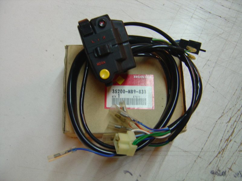 Commodo gauche de GL1100C  valeur Honda €
