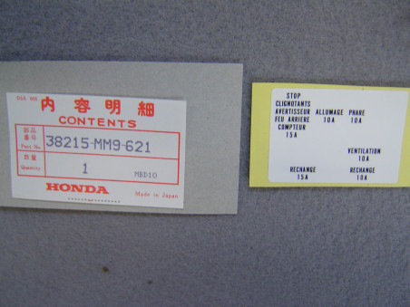 Décor autocollant boîte à fusibles Honda XL600V XRV650 38215MM9621